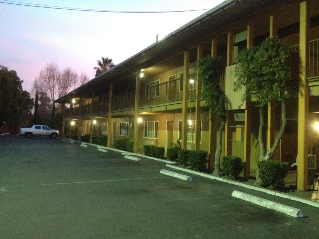 Parkside Inn เฟรสโน ภายนอก รูปภาพ