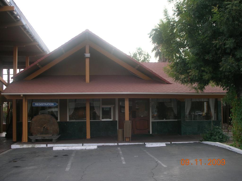 Parkside Inn เฟรสโน ภายนอก รูปภาพ